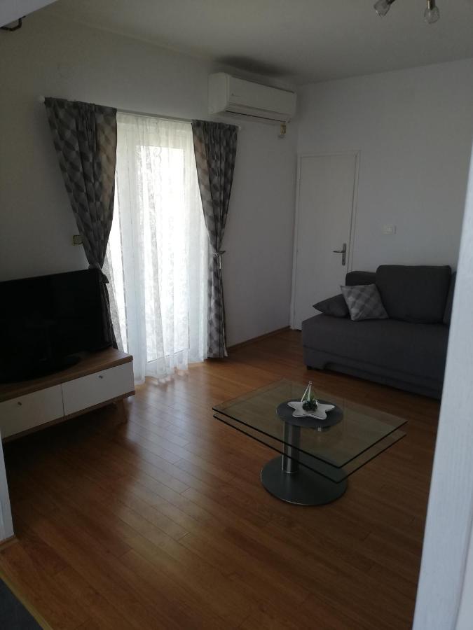 Apartman G&L Grebastica Luaran gambar
