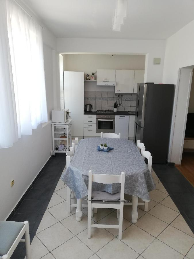 Apartman G&L Grebastica Luaran gambar