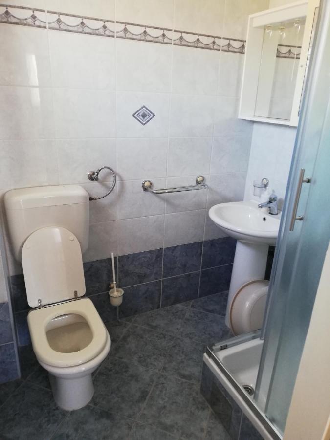Apartman G&L Grebastica Luaran gambar