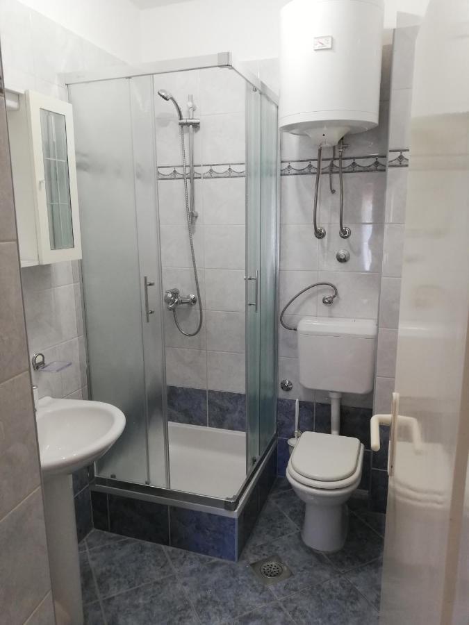 Apartman G&L Grebastica Luaran gambar