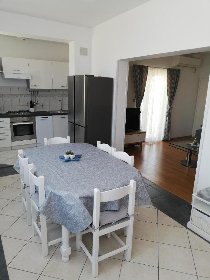 Apartman G&L Grebastica Luaran gambar
